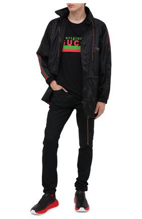Мужская куртка GUCCI черного цвета по цене 158500 руб., арт. 618891/ZAENY | Фото 2 Мужская куртка GUCCI черного цвета, арт. 618891/ZAENY | Фото 2 (Рукава: Длинные; Материал внешний: Синтетический материал; Материал подклада: Синтетический материал; Мужское Кросс-КТ: Куртка-верхняя одежда, Верхняя одежда; Кросс-КТ: Куртка, Ветровка; Длина (верхняя одежда): До середины бедра)