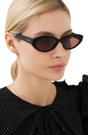 Женские солнцезащитные очки MAX MARA черного цвета по цене 13650 руб., арт. SLIM I 807 | Фото 2 Женские солнцезащитные очки MAX MARA черного цвета, арт. SLIM I 807 | Фото 2