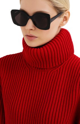 Мужские солнцезащитные очки ALEXANDER MCQUEEN черного цвета по цене 25400 руб., арт. AM0250S 001 | Фото 2 Мужские солнцезащитные очки ALEXANDER MCQUEEN черного цвета, арт. AM0250S 001 | Фото 2