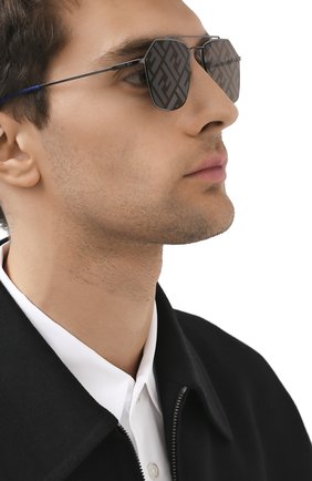 Женские солнцезащитные очки FENDI темно-серого цвета по цене 24200 руб., арт. M0022 5UV | Фото 3 Женские солнцезащитные очки FENDI темно-серого цвета, арт. M0022 5UV | Фото 3