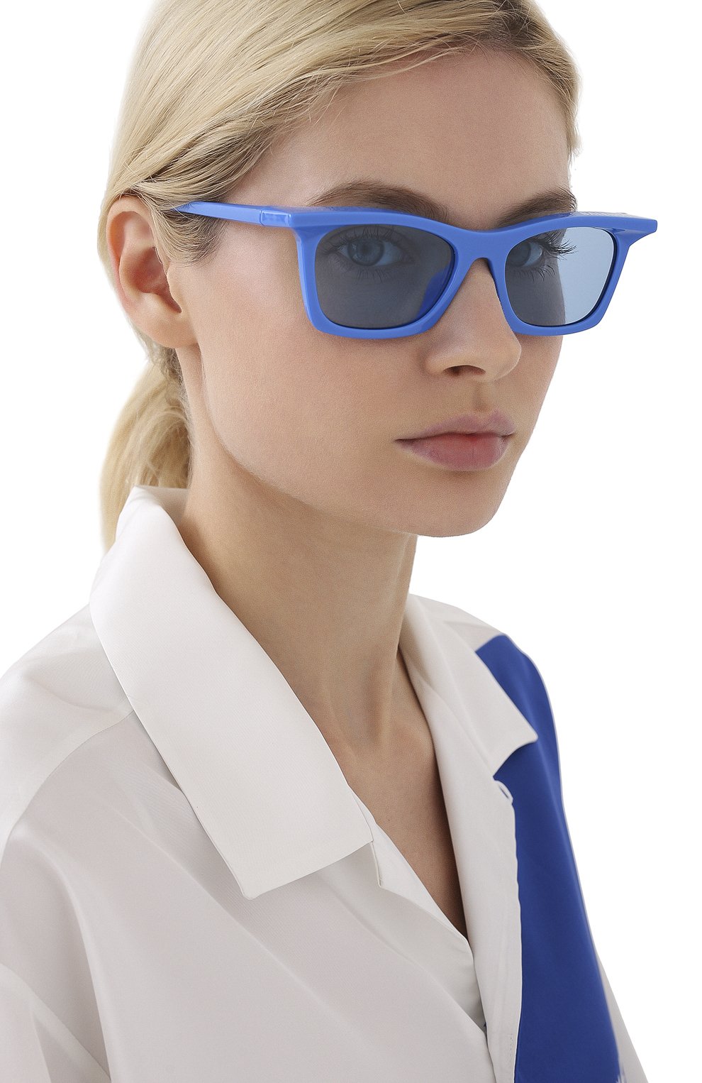 Женские солнцезащитные очки BALENCIAGA синего цвета, арт. BB0099S 004 | Фото 2 (Тип очков: С/з; Оптика Гендер: оптика-унисекс; Очки форма: Прямоугольные)