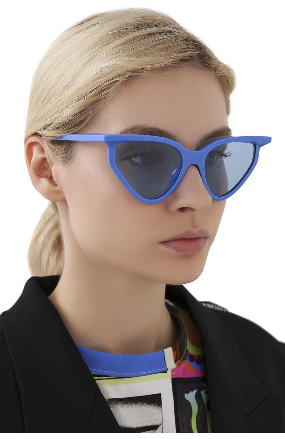 Женские солнцезащитные очки BALENCIAGA синего цвета по цене 20800 руб., арт. BB0101S 004 | Фото 2 Женские солнцезащитные очки BALENCIAGA синего цвета, арт. BB0101S 004 | Фото 2