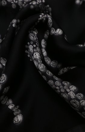 Женская шелковая шаль ALEXANDER MCQUEEN черного цвета по цене 25550 руб., арт. 632889/3011Q | Фото 2 Женская шелковая шаль ALEXANDER MCQUEEN черного цвета, арт. 632889/3011Q | Фото 2