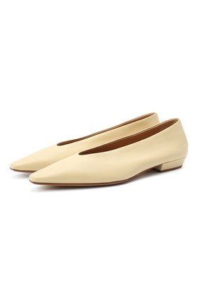 Женские кожаные балетки almond BOTTEGA VENETA светло-бежевого цвета по цене 75350 руб., арт. 608872/VBSD0 | Фото 1 Женские кожаные балетки almond BOTTEGA VENETA светло-бежевого цвета, арт. 608872/VBSD0 | Фото 1 (Материал внутренний: Натуральная кожа; Каблук высота: Низкий; Подошва: Плоская; Материал внешний: Кожа; Региональные ограничения белый список (Axapta Mercury): RU; Длина стельки: 26, 27; толщина подошвы: 0,5; ширина носка стельки: 7,6, 7,9; высота каблука: 1,7, 1,9)