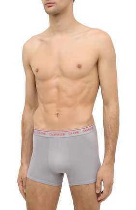 Мужские хлопковые боксеры CALVIN KLEIN серого цвета по цене 2375 руб., арт. NB2216A | Фото 2 Мужские хлопковые боксеры CALVIN KLEIN серого цвета, арт. NB2216A | Фото 2