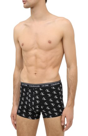 Мужские хлопковые боксеры CALVIN KLEIN черно-белого цвета по цене 3115 руб., арт. NB2216A | Фото 2 Мужские хлопковые боксеры CALVIN KLEIN черно-белого цвета, арт. NB2216A | Фото 2