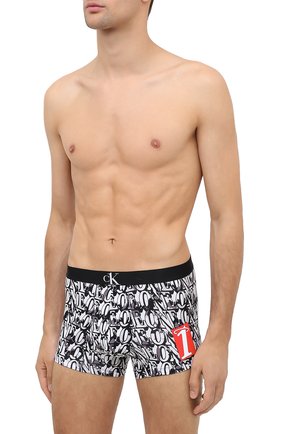 Мужские хлопковые боксеры CALVIN KLEIN черно-белого цвета по цене 3505 руб., арт. NB2350A | Фото 2 Мужские хлопковые боксеры CALVIN KLEIN черно-белого цвета, арт. NB2350A | Фото 2