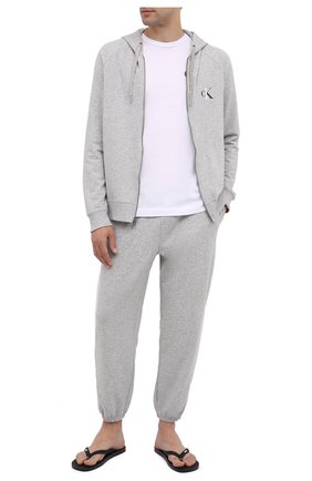 Мужские домашние джоггеры CALVIN KLEIN серого цвета по цене 6360 руб., арт. NM1866E | Фото 2 Мужские домашние джоггеры CALVIN KLEIN серого цвета, арт. NM1866E | Фото 2