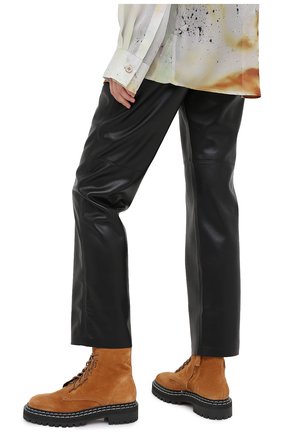 Женские брюки NANUSHKA черного цвета, арт. VINNI_BLACK_VEGAN LEATHER | Фото 4 (Длина (брюки, джинсы): Стандартные; Материал внешний: Кожа, Синтетический материал, Экокожа; Женское Кросс-КТ: Брюки-одежда; Силуэт Ж (брюки и джинсы): Прямые; Кросс-КТ: экокожа; Материал подклада: Синтетический материал)