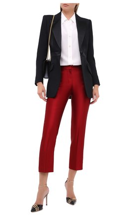 Женские шелковые брюки ALEXANDER MCQUEEN красного цвета, арт. 584873/QBAAW | Фото 2 (Материал внешний: Шелк; Женское Кросс-КТ: Брюки-одежда; Силуэт Ж (брюки и джинсы): Прямые; Длина (брюки, джинсы): Укороченные)