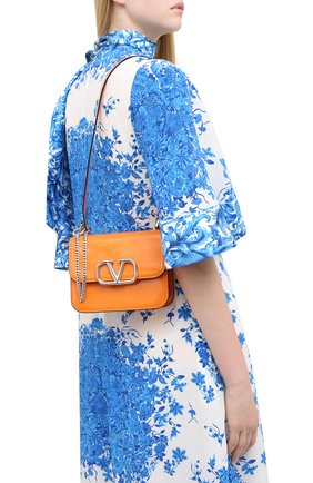 Женская сумка valentino garavani vsling VALENTINO оранжевого цвета по цене 157500 руб., арт. UW2B0F01/ZEE | Фото 2 Женская сумка valentino garavani vsling VALENTINO оранжевого цвета, арт. UW2B0F01/ZEE | Фото 2