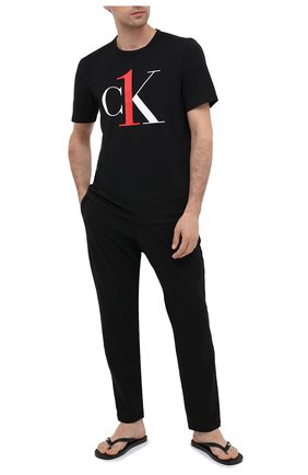 Мужские хлопковые домашние брюки CALVIN KLEIN черного цвета по цене 5970 руб., арт. NM1796E | Фото 2 Мужские хлопковые домашние брюки CALVIN KLEIN черного цвета, арт. NM1796E | Фото 2