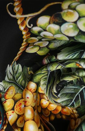 Женский шелковый платок DOLCE & GABBANA черного цвета по цене 28500 руб., арт. FN090R/GDW03 | Фото 2 Женский шелковый платок DOLCE & GABBANA черного цвета, арт. FN090R/GDW03 | Фото 2