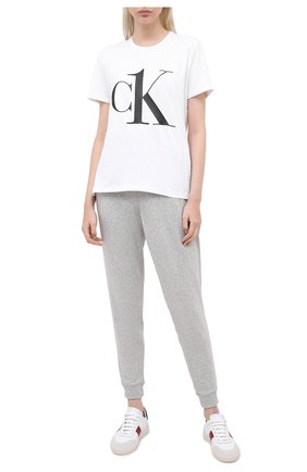 Женская хлопковая футболка CALVIN KLEIN белого цвета по цене 4155 руб., арт. QS6436E | Фото 2 Женская хлопковая футболка CALVIN KLEIN белого цвета, арт. QS6436E | Фото 2