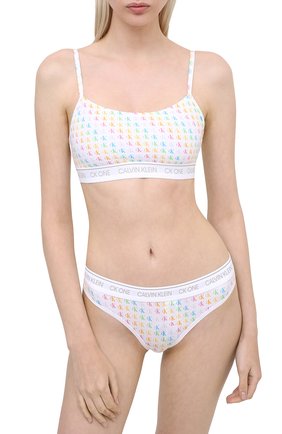 Женские трусы-стринги CALVIN KLEIN разноцветного цвета по цене 2195 руб., арт. QF5733E | Фото 2 Женские трусы-стринги CALVIN KLEIN разноцветного цвета, арт. QF5733E | Фото 2