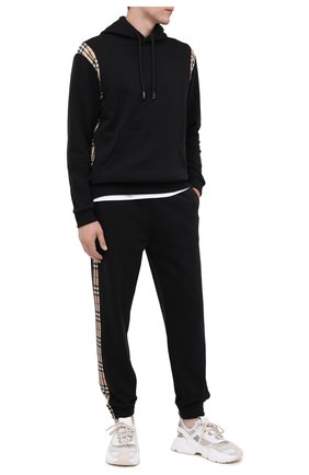 Мужской хлопковые джоггеры BURBERRY черного цвета по цене 41300 руб., арт. 8026273 | Фото 2 Мужской хлопковые джоггеры BURBERRY черного цвета, арт. 8026273 | Фото 2