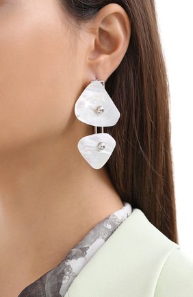 Женские серьги CRYSTALLINE JEWELLERY белого цвета по цене 20670 руб., арт. 368C | Фото 2 Женские серьги CRYSTALLINE JEWELLERY белого цвета, арт. 368C | Фото 2