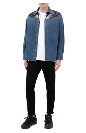 Мужская джинсовая рубашка MARCELO BURLON голубого цвета по цене 69950 руб., арт. CMYD011F20DEN001 | Фото 2 Мужская джинсовая рубашка MARCELO BURLON голубого цвета, арт. CMYD011F20DEN001 | Фото 2