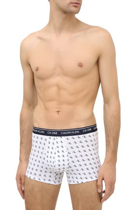 Мужские хлопковые боксеры CALVIN KLEIN белого цвета по цене 3115 руб., арт. NB2216A | Фото 2 Мужские хлопковые боксеры CALVIN KLEIN белого цвета, арт. NB2216A | Фото 2