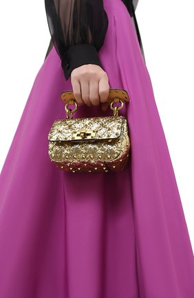Женская сумка valentino garavani rockstud spike VALENTINO золотого цвета по цене 99500 руб., арт. UW2B0G36/LVR | Фото 2 Женская сумка valentino garavani rockstud spike VALENTINO золотого цвета, арт. UW2B0G36/LVR | Фото 2