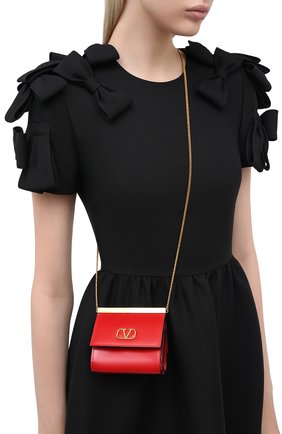 Женский кошелек на цепочке valentino garavani VALENTINO красного цвета по цене 43150 руб., арт. UW2P0U25/TRC | Фото 2 Женский кошелек на цепочке valentino garavani VALENTINO красного цвета, арт. UW2P0U25/TRC | Фото 2