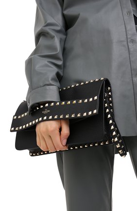 Женский клатч valentino garavani rockstud VALENTINO черного цвета по цене 87200 руб., арт. UW2B0E80/YRK | Фото 2 Женский клатч valentino garavani rockstud VALENTINO черного цвета, арт. UW2B0E80/YRK | Фото 2