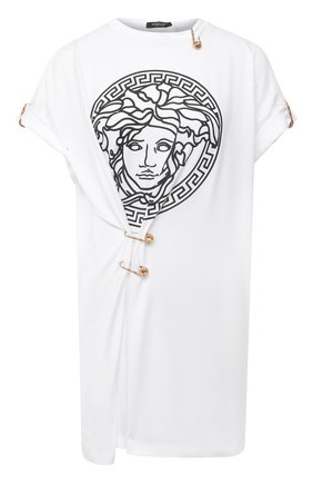 Женская футболка VERSACE черно-белого цвета по цене 79950 руб., арт. A87453/A228806 | Фото 1 Женская футболка VERSACE черно-белого цвета, арт. A87453/A228806 | Фото 1 (Рукава: Короткие; Материал внешний: Хлопок; Стили: Кэжуэл, Гламурный; Женское Кросс-КТ: Футболка-одежда; Принт: С принтом; Длина (для топов): Удлиненные)