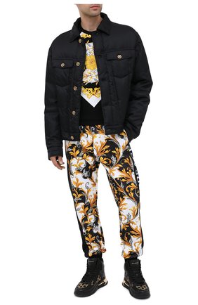 Мужская пуховая куртка VERSACE черного цвета по цене 144500 руб., арт. A86403/A230415 | Фото 2 Мужская пуховая куртка VERSACE черного цвета, арт. A86403/A230415 | Фото 2