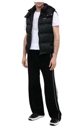 Мужской брюки из вискозы VERSACE черного цвета по цене 77200 руб., арт. A86419/A234742 | Фото 2 Мужской брюки из вискозы VERSACE черного цвета, арт. A86419/A234742 | Фото 2