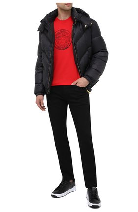Мужская хлопковая футболка VERSACE красного цвета по цене 21850 руб., арт. A87381/A228806 | Фото 2 Мужская хлопковая футболка VERSACE красного цвета, арт. A87381/A228806 | Фото 2