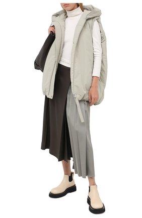 Женский пуховый жилет JIL SANDER зеленого цвета по цене 127000 руб., арт. JPPR441194-WR440900 | Фото 2 Женский пуховый жилет JIL SANDER зеленого цвета, арт. JPPR441194-WR440900 | Фото 2
