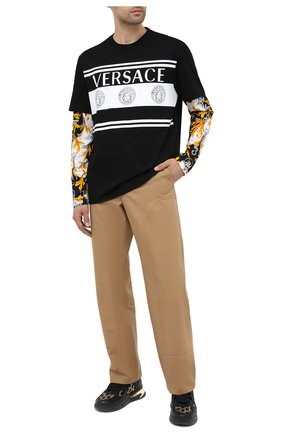 Мужская хлопковый лонгслив VERSACE разноцветного цвета по цене 47950 руб., арт. A86389/A236035 | Фото 2 Мужская хлопковый лонгслив VERSACE разноцветного цвета, арт. A86389/A236035 | Фото 2