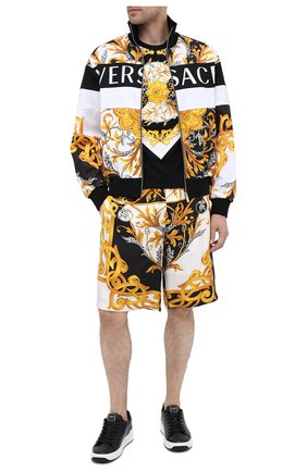 Мужская хлопковая футболка VERSACE черного цвета по цене 43700 руб., арт. A87375/A231463 | Фото 2 Мужская хлопковая футболка VERSACE черного цвета, арт. A87375/A231463 | Фото 2