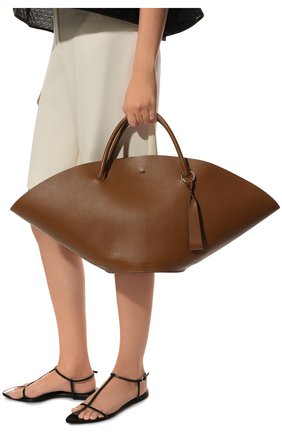 Женский сумка-шопер sombrero medium JIL SANDER коричневого цвета по цене 189500 руб., арт. JSPR851309-WRB69139V | Фото 2 Женский сумка-шопер sombrero medium JIL SANDER коричневого цвета, арт. JSPR851309-WRB69139V | Фото 2