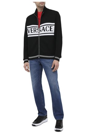 Мужская шерстяной кардиган VERSACE черно-белого цвета по цене 77200 руб., арт. A86956/A235922 | Фото 2 Мужская шерстяной кардиган VERSACE черно-белого цвета, арт. A86956/A235922 | Фото 2
