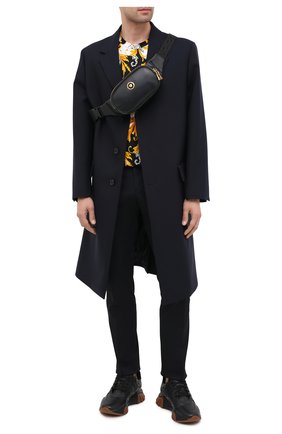 Мужская кожаная поясная сумка VERSACE черного цвета по цене 78300 руб., арт. DFB7630/DVTE4 | Фото 2 Мужская кожаная поясная сумка VERSACE черного цвета, арт. DFB7630/DVTE4 | Фото 2