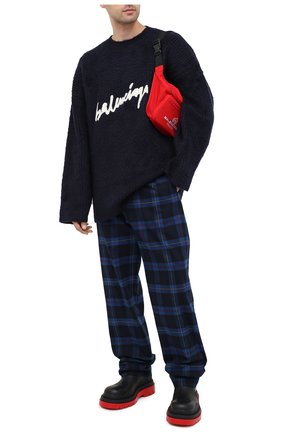 Мужской хлопковый свитер BALENCIAGA темно-синего цвета по цене 99450 руб., арт. 628740/T3182 | Фото 2 Мужской хлопковый свитер BALENCIAGA темно-синего цвета, арт. 628740/T3182 | Фото 2