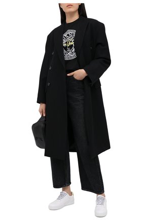 Женские кожаные кеды ilus VERSACE белого цвета по цене 31600 руб., арт. DST239D/DV36G | Фото 2 Женские кожаные кеды ilus VERSACE белого цвета, арт. DST239D/DV36G | Фото 2
