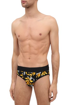 Мужские хлопковые брифы VERSACE разноцветного цвета по цене 8555 руб., арт. AUU05063/A235776 | Фото 2 Мужские хлопковые брифы VERSACE разноцветного цвета, арт. AUU05063/A235776 | Фото 2