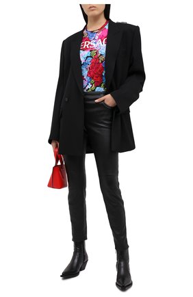 Женская хлопковая футболка VERSACE разноцветного цвета по цене 51700 руб., арт. A87484/A235967 | Фото 2 Женская хлопковая футболка VERSACE разноцветного цвета, арт. A87484/A235967 | Фото 2
