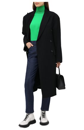 Женские джинсы TOM FORD синего цвета по цене 82300 руб., арт. PAD057-DEX106 | Фото 2 Женские джинсы TOM FORD синего цвета, арт. PAD057-DEX106 | Фото 2 (Материал внешний: Хлопок; Длина (брюки, джинсы): Стандартные; Силуэт Ж (брюки и джинсы): Прямые; Стили: Кэжуэл; Кросс-КТ: Деним)