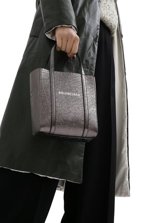 Женский сумка-тоут everyday xxs BALENCIAGA черного цвета по цене 79450 руб., арт. 551815/1TY3N | Фото 2 Женский сумка-тоут everyday xxs BALENCIAGA черного цвета, арт. 551815/1TY3N | Фото 2