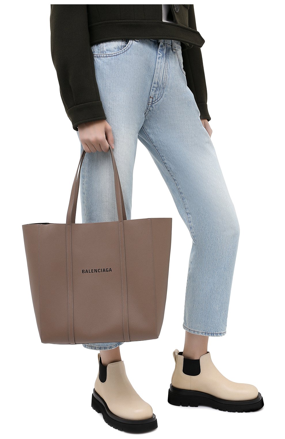 Женский сумка-тоут everyday s BALENCIAGA темно-бежевого цвета по цене 88350 руб., арт. 551812/D6W2N | Фото 2 Женский сумка-тоут everyday s BALENCIAGA темно-бежевого цвета, арт. 551812/D6W2N | Фото 2
