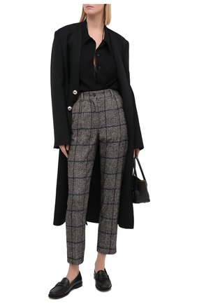 Женские брюки из шерсти и хлопка DOLCE & GABBANA серого цвета по цене 75250 руб., арт. FTAM2T/FQMH7 | Фото 2 Женские брюки из шерсти и хлопка DOLCE & GABBANA серого цвета, арт. FTAM2T/FQMH7 | Фото 2
