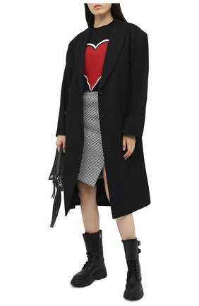Женская хлопковая футболка ALEXANDER MCQUEEN черного цвета по цене 26550 руб., арт. 642485/QZACA | Фото 2 Женская хлопковая футболка ALEXANDER MCQUEEN черного цвета, арт. 642485/QZACA | Фото 2
