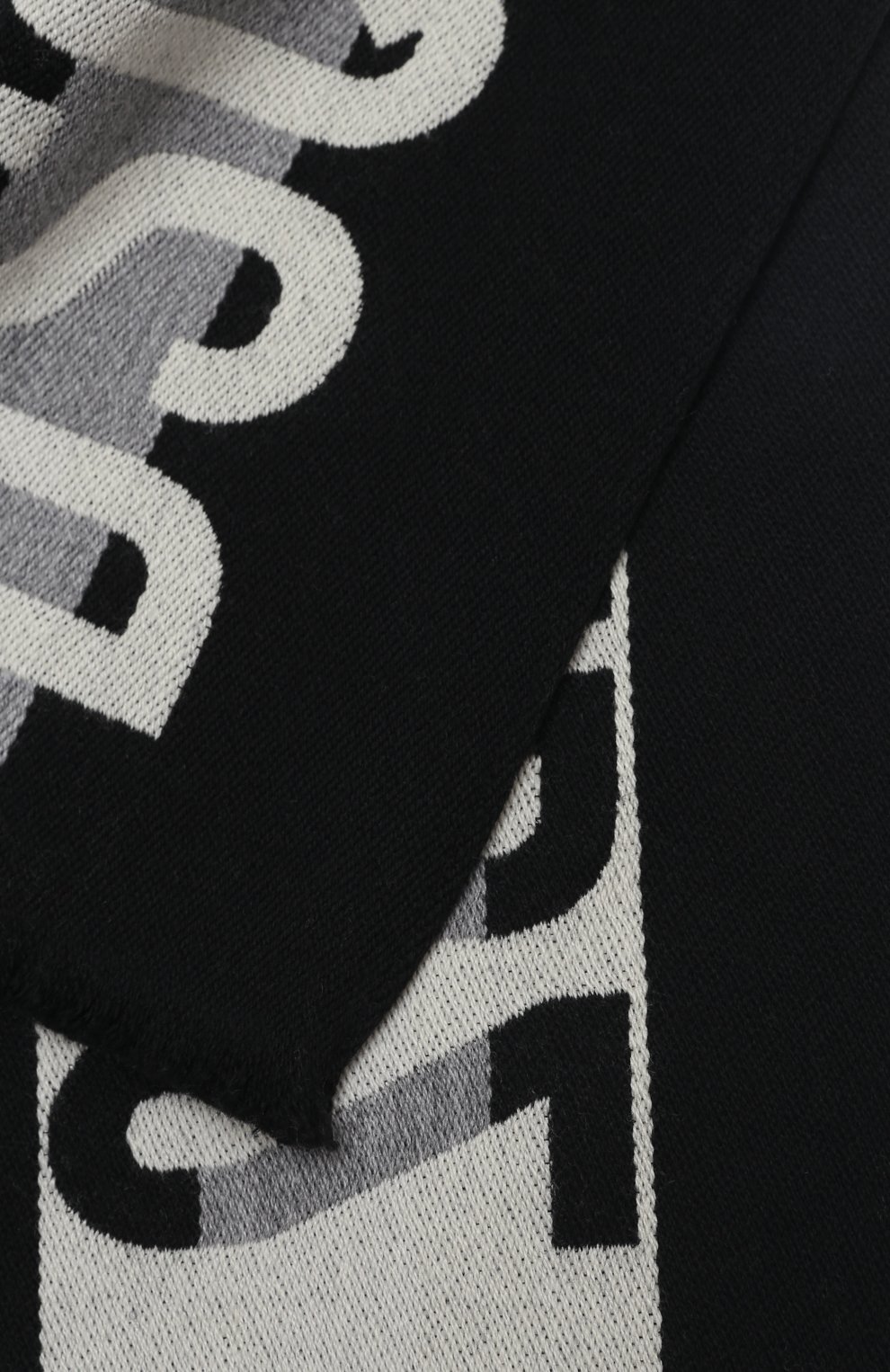 Мужской шерстяной шарф DSQUARED2 черного цвета по цене 13450 руб., арт. SCM0020 01W03174 | Фото 2 Мужской шерстяной шарф DSQUARED2 черного цвета, арт. SCM0020 01W03174 | Фото 2