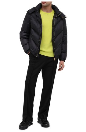 Мужская пуховая куртка VERSACE черного цвета по цене 135000 руб., арт. A87434/A233255 | Фото 2 Мужская пуховая куртка VERSACE черного цвета, арт. A87434/A233255 | Фото 2