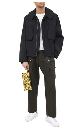 Мужская кожаная папка для документов VERSACE желтого цвета по цене 45700 руб., арт. DP84725/DVTS26 | Фото 2 Мужская кожаная папка для документов VERSACE желтого цвета, арт. DP84725/DVTS26 | Фото 2