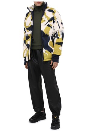 Мужская пуховая куртка KENZO разноцветного цвета, арт. FA650U1281NN | Фото 2 (Материал внешний: Синтетический материал; Материал подклада: Синтетический материал; Рукава: Длинные; Длина (верхняя одежда): Короткие; Мужское Кросс-КТ: Верхняя одежда, Пуховик-верхняя одежда, пуховик-короткий; Стили: Спорт-шик; Кросс-КТ: Пуховик, Куртка; Материал утеплителя: Пух и перо)