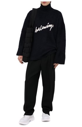 Мужской хлопковый свитер BALENCIAGA темно-синего цвета по цене 104500 руб., арт. 625935/T3182 | Фото 2 Мужской хлопковый свитер BALENCIAGA темно-синего цвета, арт. 625935/T3182 | Фото 2